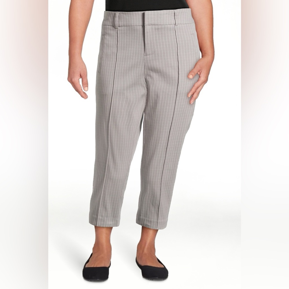 Time and Tru Women’s Mid Rise Stretch 21” Inseam Grey Check Capri Pants NWT - Picture 2 of 6
